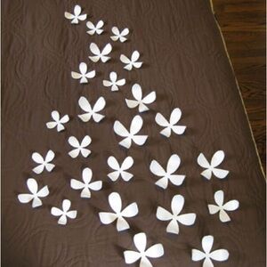 Umbra magnetic wall flowers